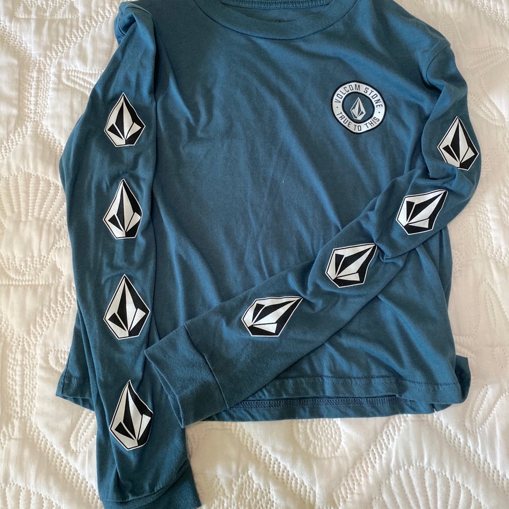 Tilly’s Blue Long sleeve Crop Top